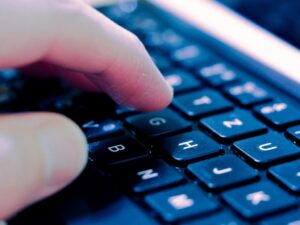 Lire la suite à propos de l’article Devenir un pro du prompt : boostez vos études grâce à l&rsquo;IA
